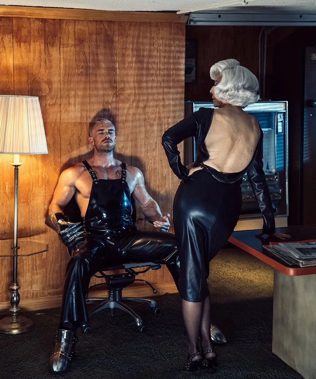 Zane Phillips in kink wear pic