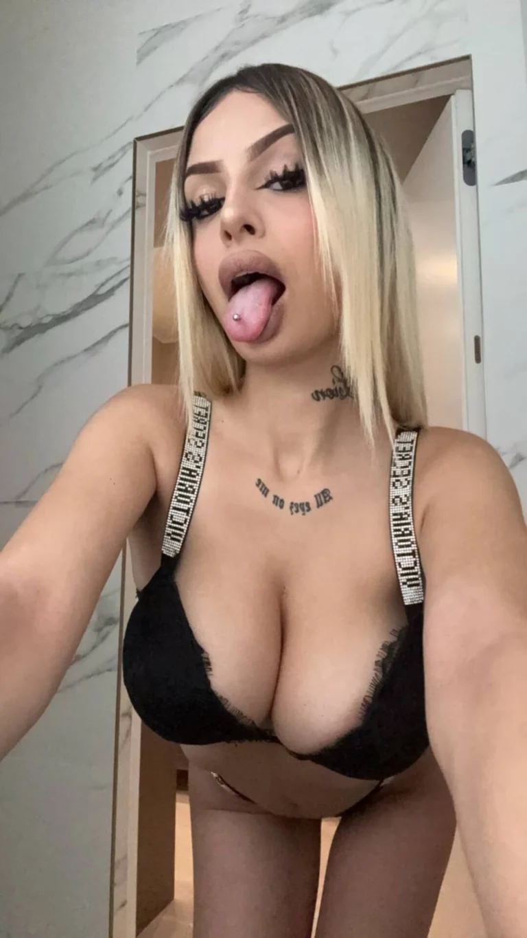 A sneak peek into Aliih.hx04's private world