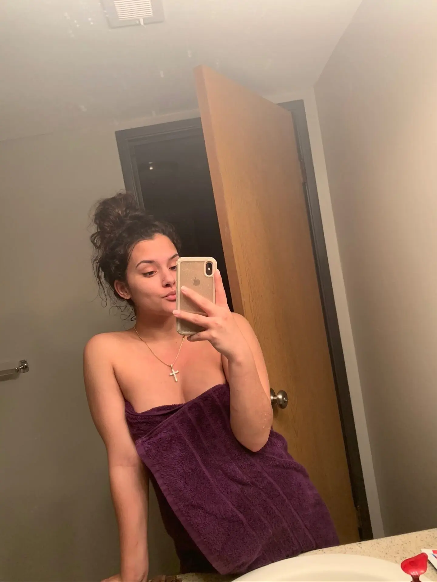 A candid shot of Carlinicki