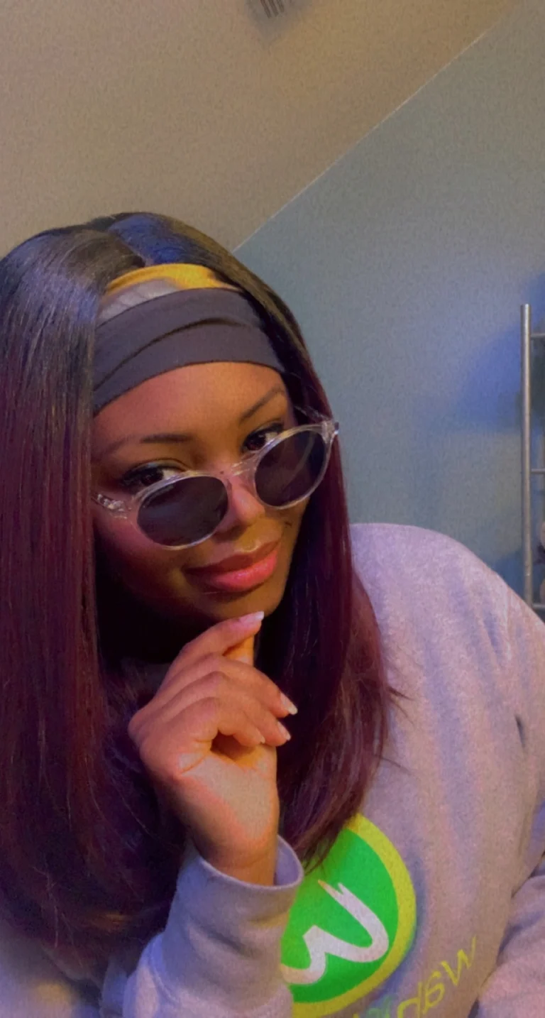 midnightwonderbb's profile peek