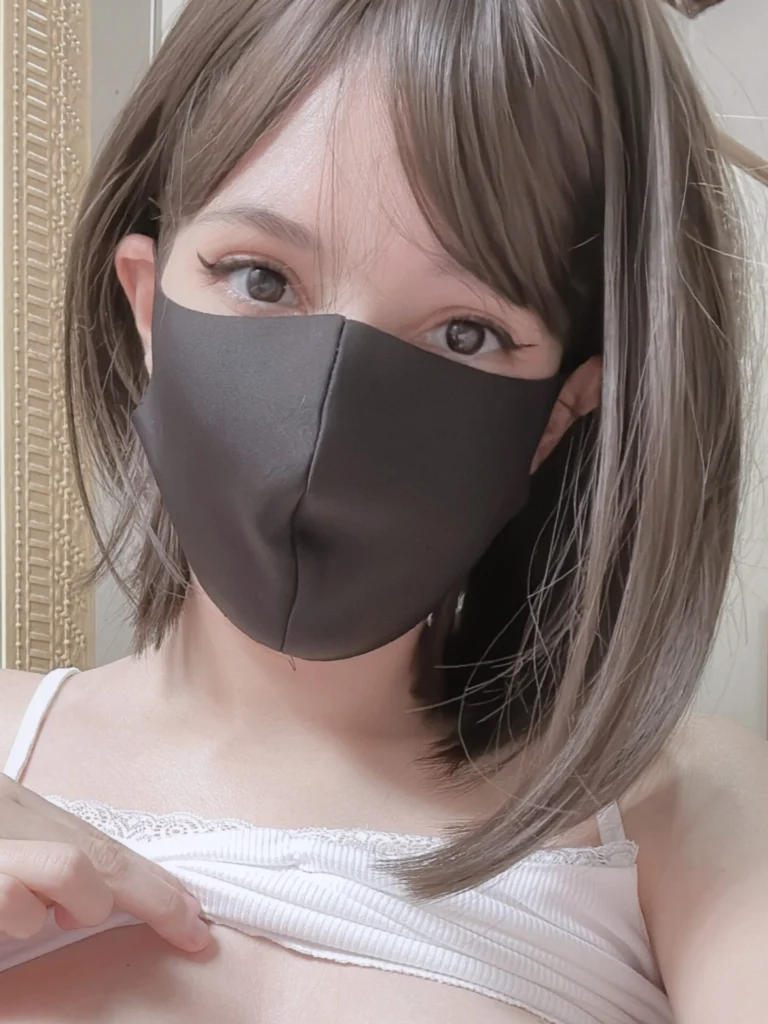 Ayumiwaifu's bare skin a canvas of desire