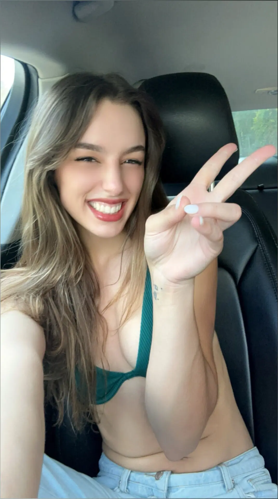 Issy - Fleshbot