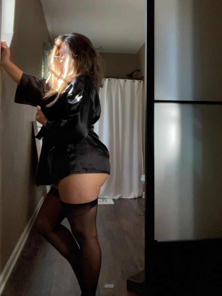 Lunara Fawn naked curves unbridled passion