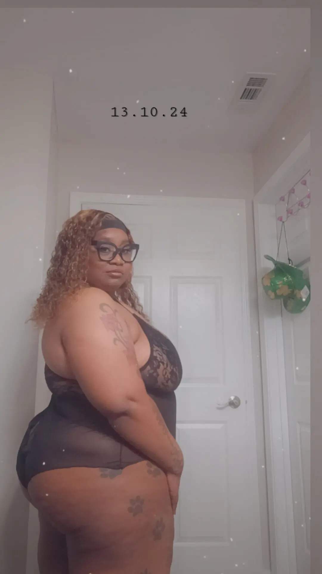 Goddess Lola's triumphant gaze