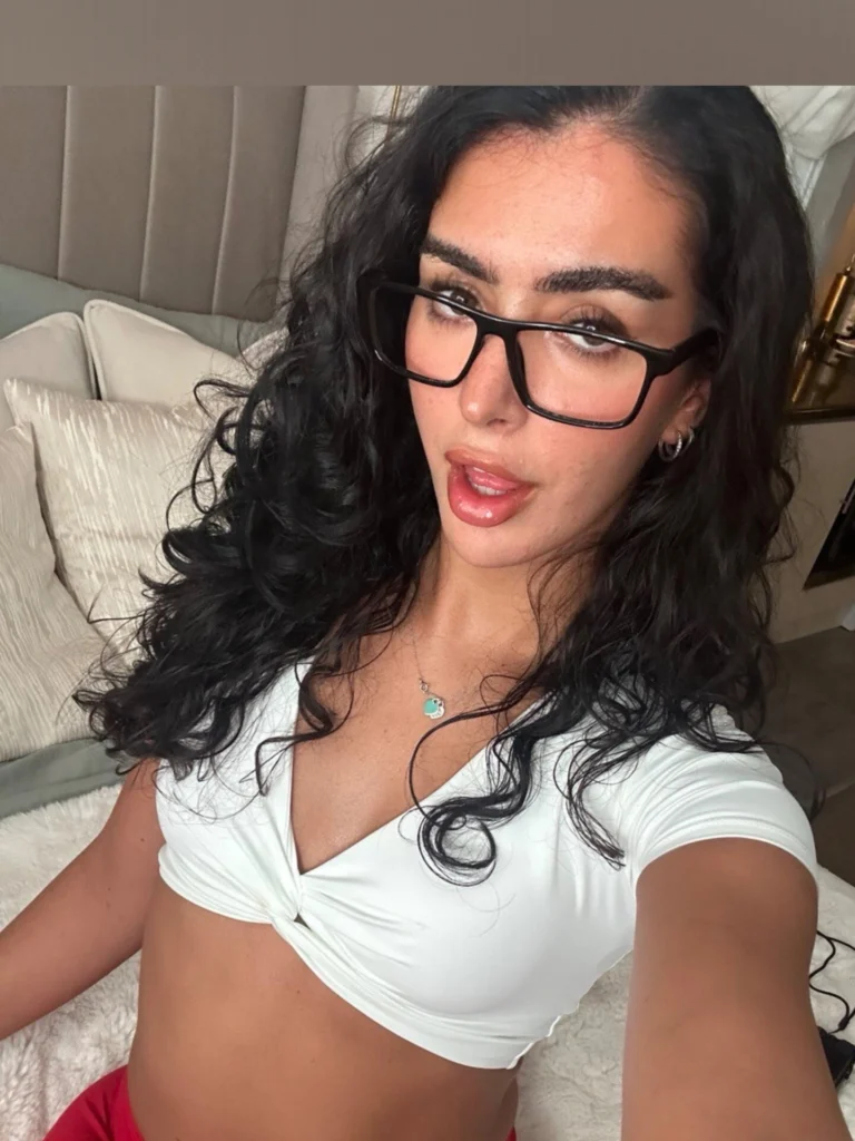 Zicavallii's unforgettable faceThe haunting beauty of ZicavalliiZicavallii's intense gaze etched in memory