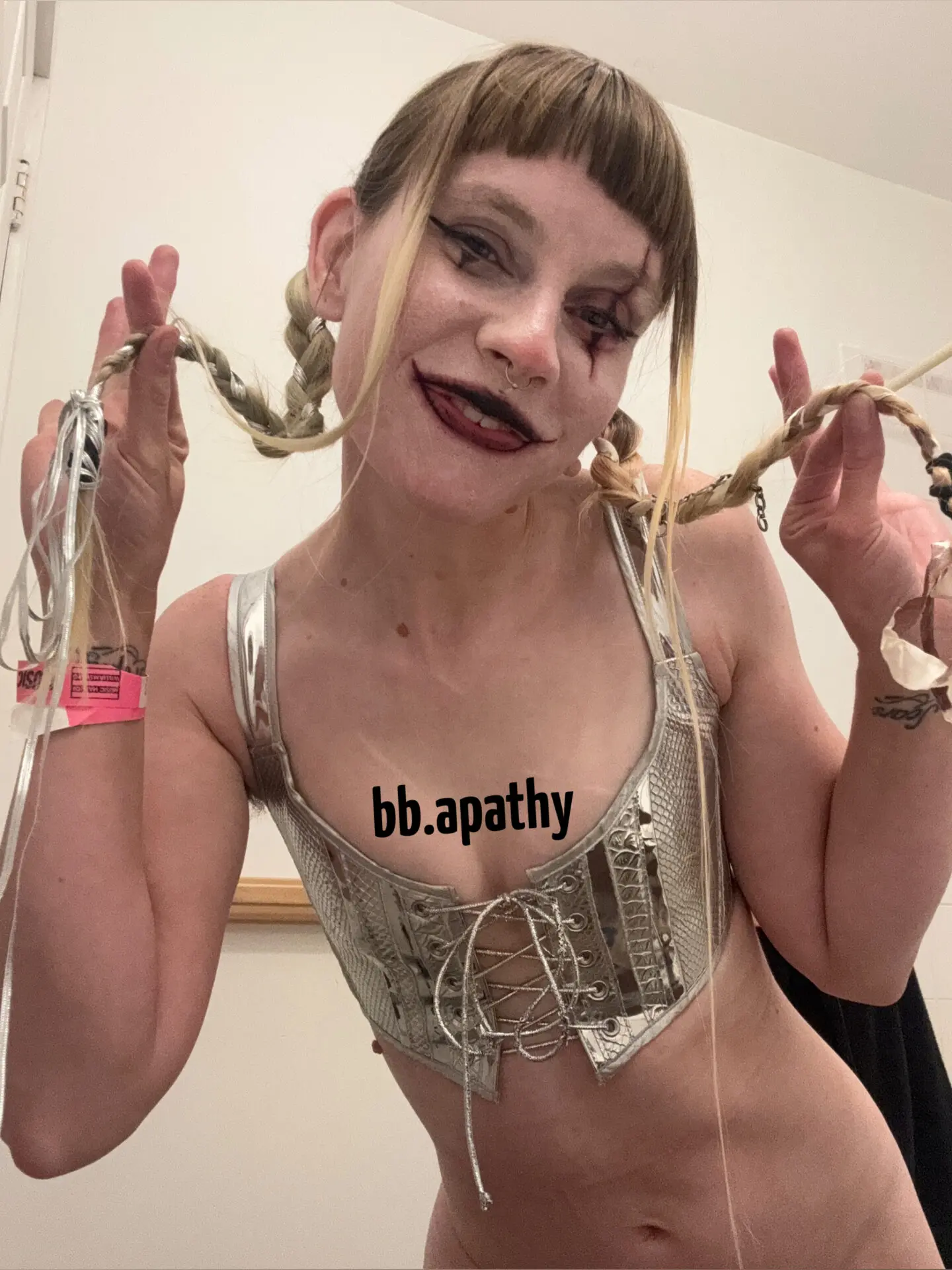 Marika Puffa inviting for more moments