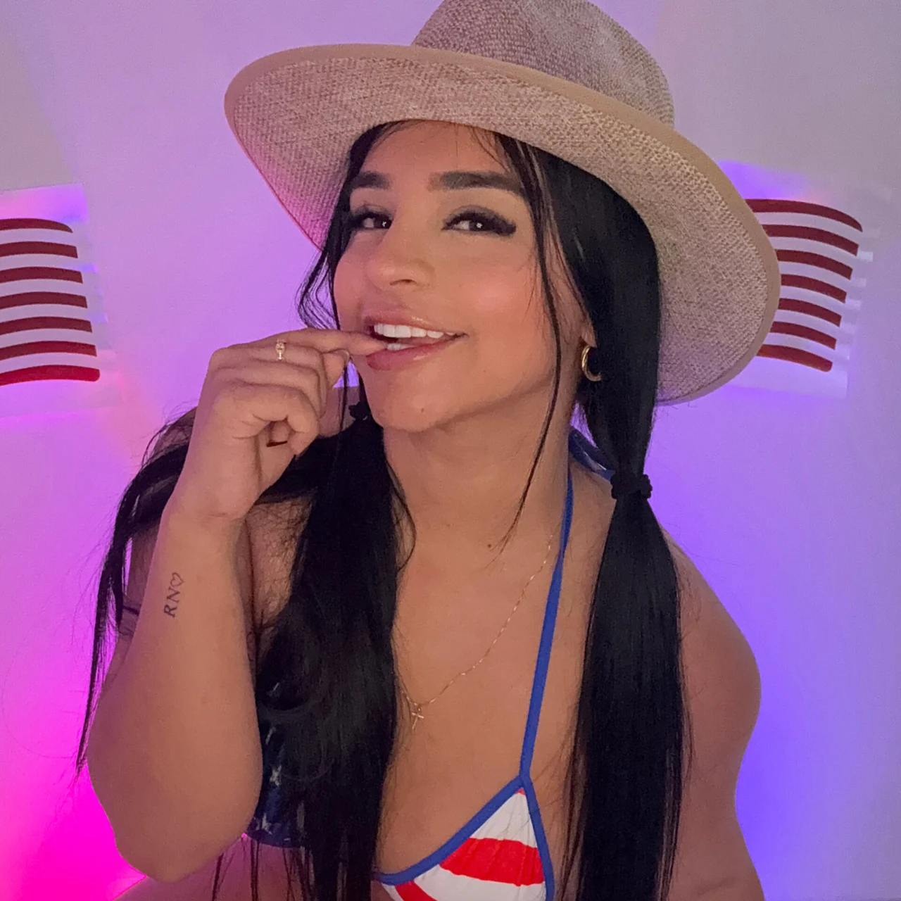 curvykell OnlyFans Leaks