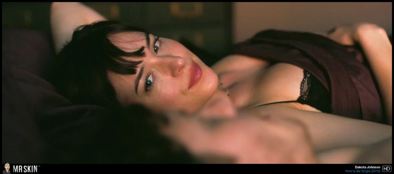 Dakota Johnson in How to Be Single (2016)
