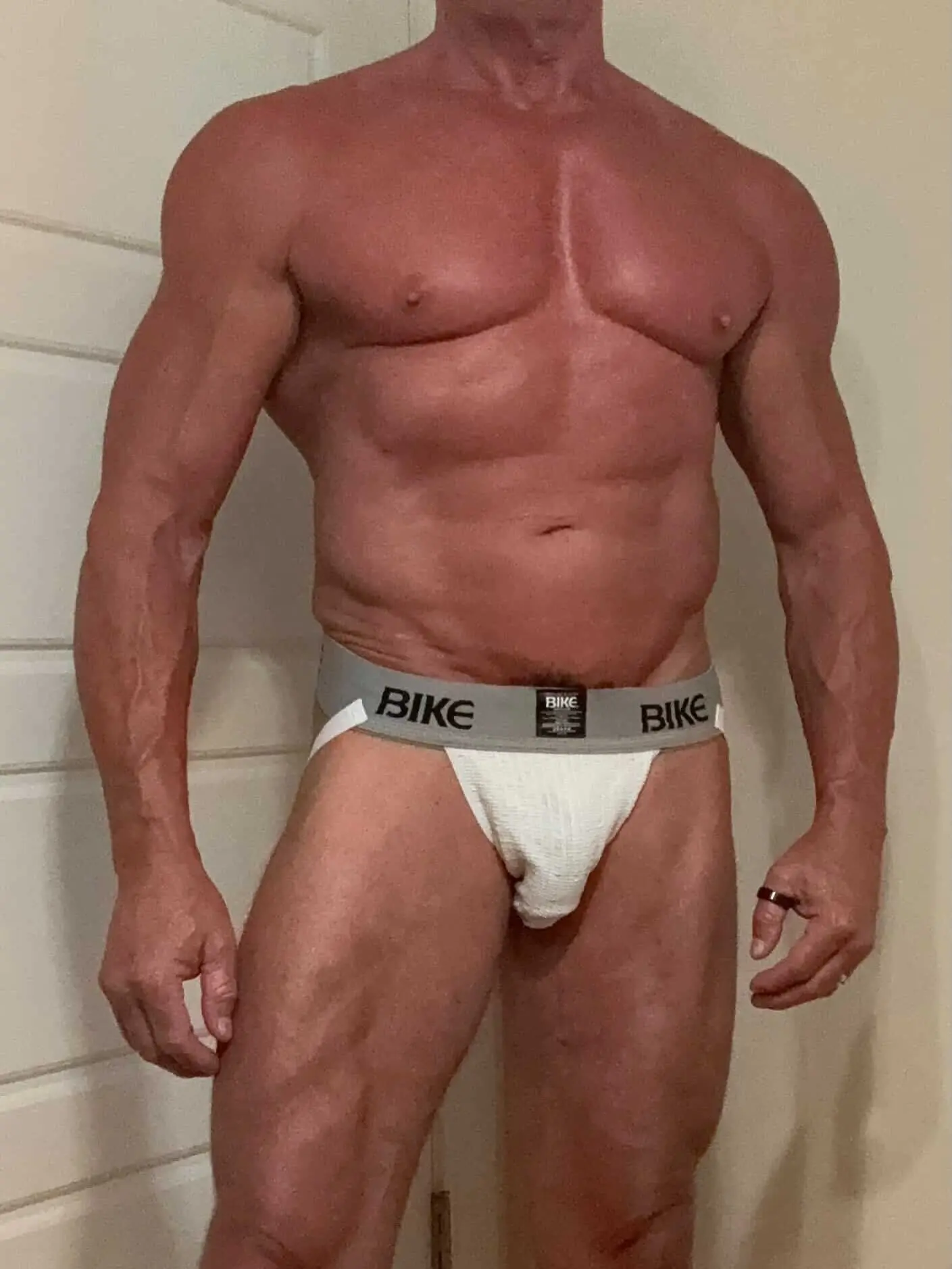 mature muscle VPL 