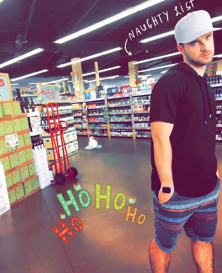 hot guy at Trader Joe's pic