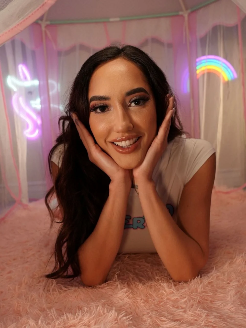 Chloe Amour Invites Fans to Nominate Her for the 2025 Cammy Awards