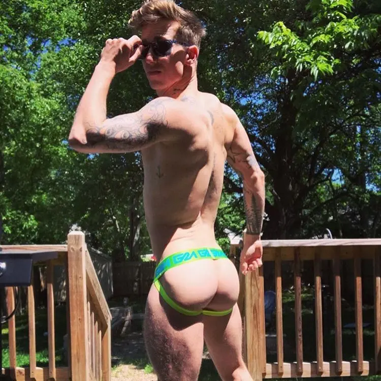 twunk with major bubble butt in underwear