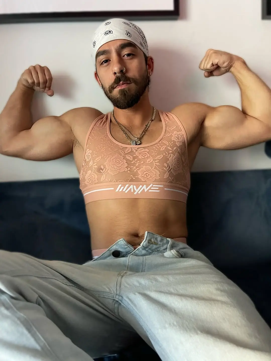 muscle stud bulging