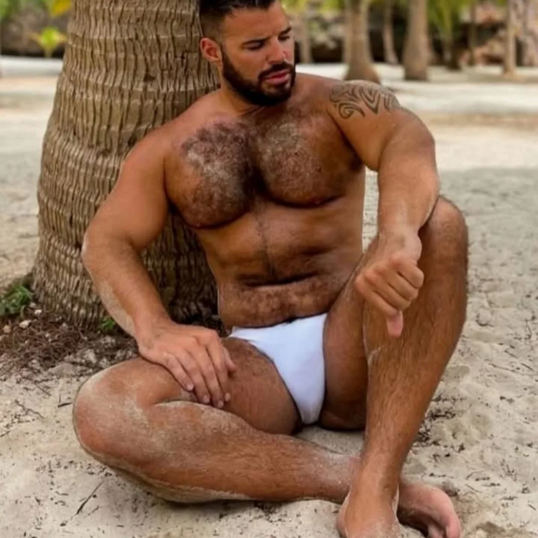 thick muscle guy bulge