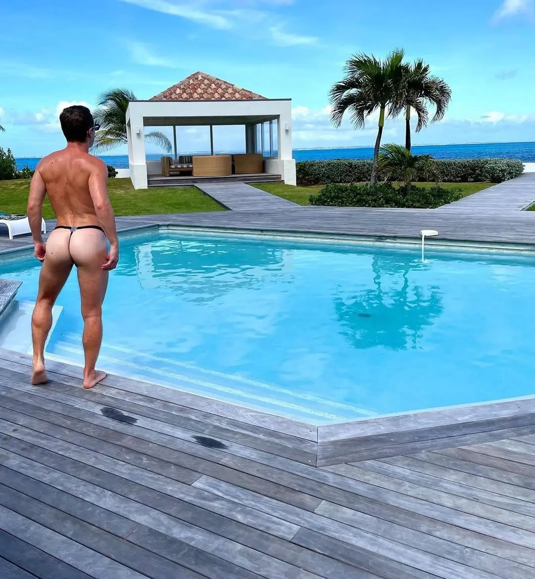 bubble butt in thong pic