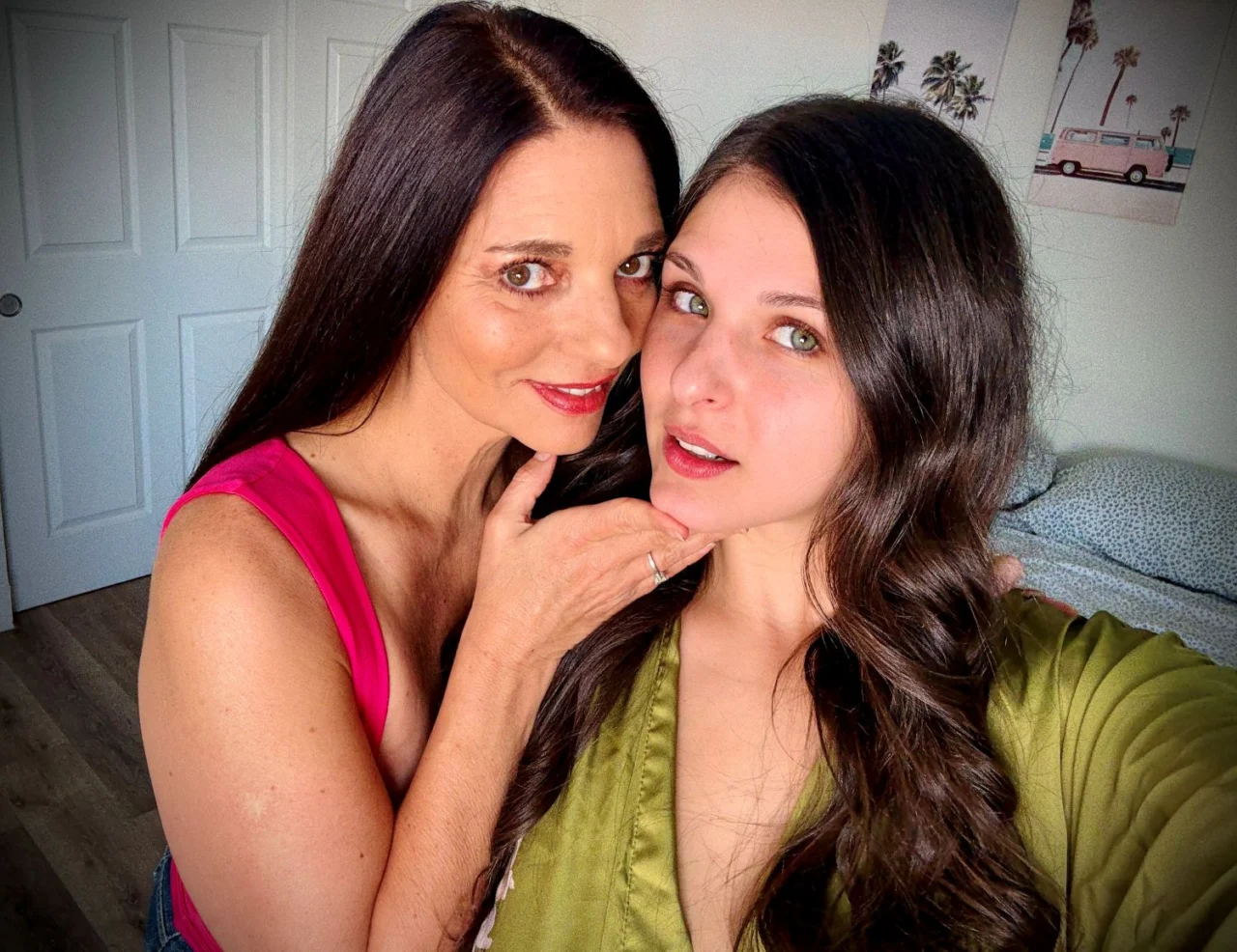 Mindi Mink Has a Hot Lesbian Massage with Leah Gotti