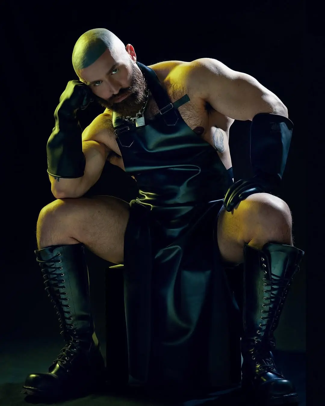 Francois Sagat in kink wear