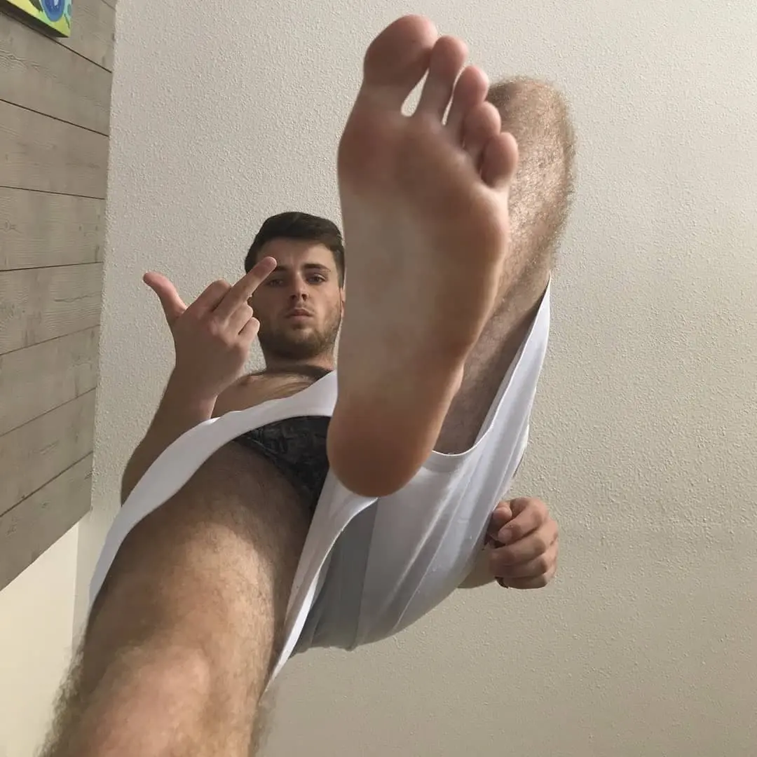 muscle guy bulging with big feet 