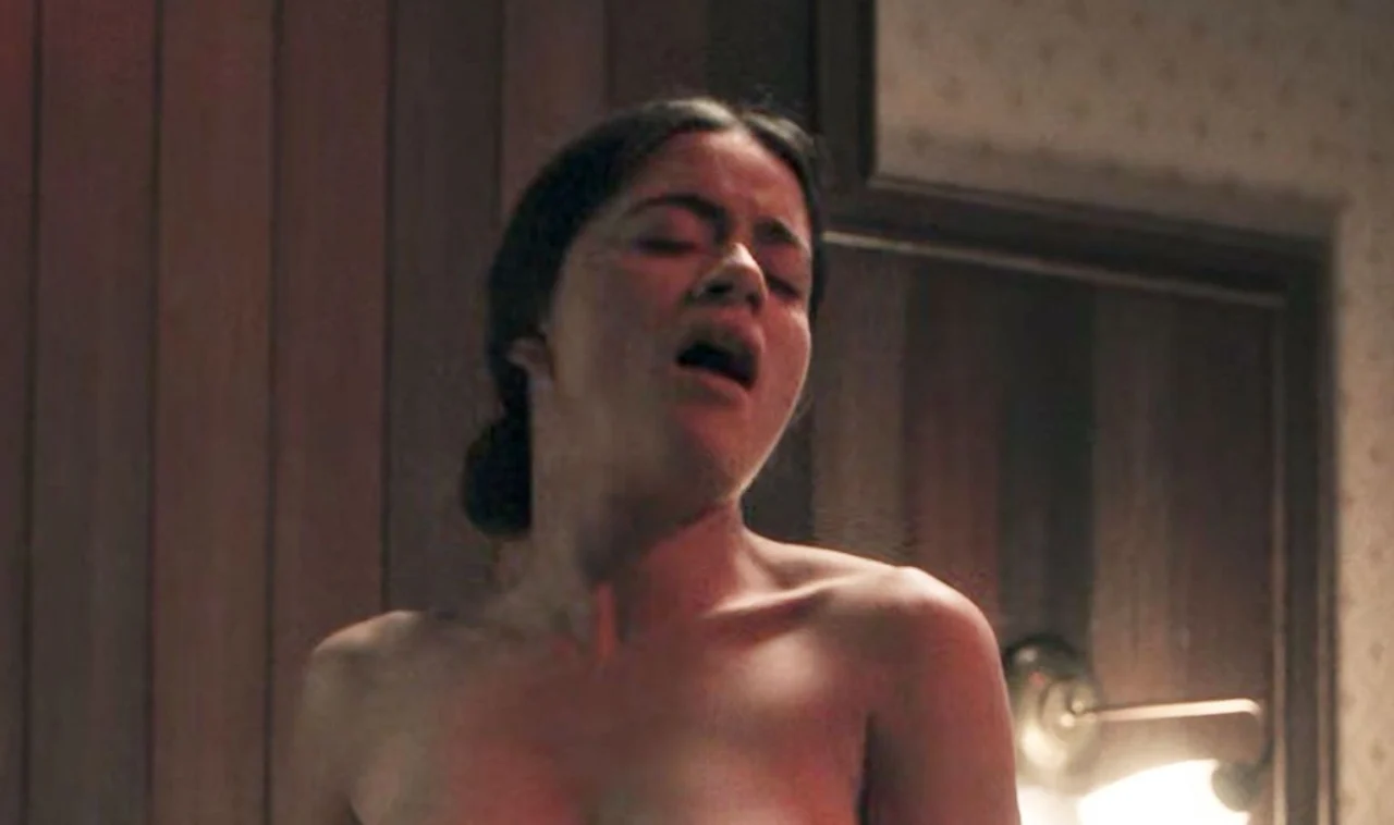 Top 5 Best Celebrity Breasts Of 2025!