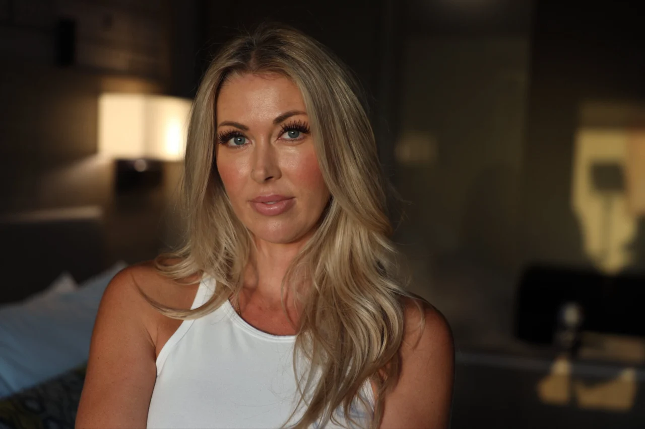 Holly Hotwife Announces Retirement, Closing a Defining Chapter in the Hotwife Genre