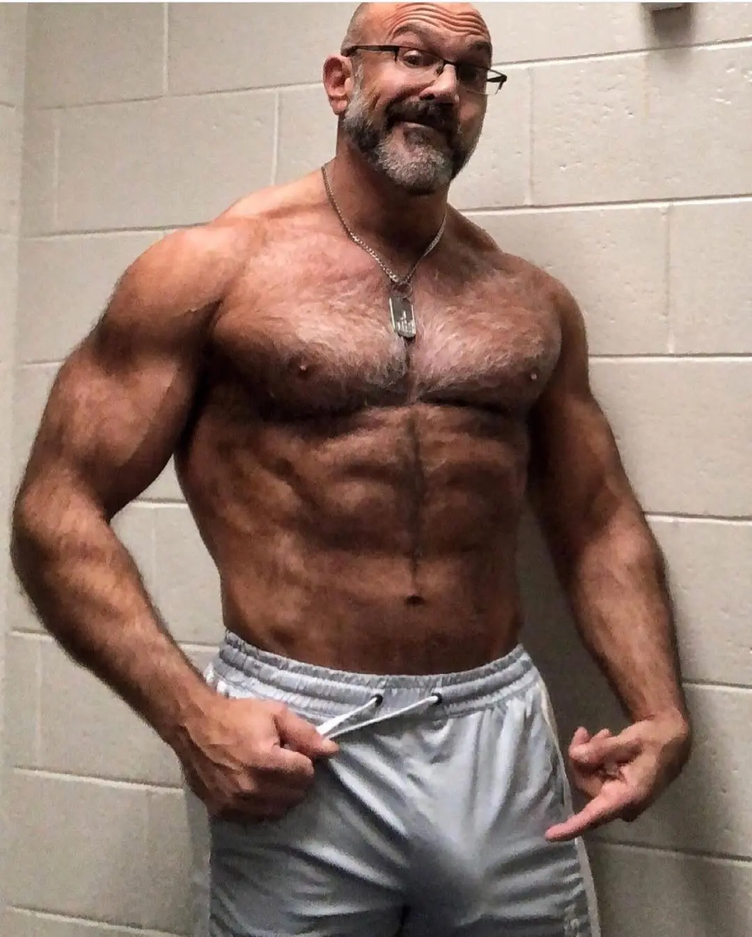 muscle DILF with VPL 